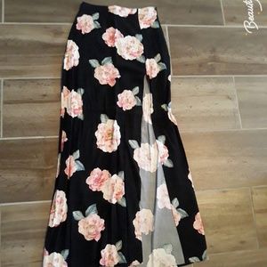 🔴RED DOT ITEM 🔴 long fitted floral skirt